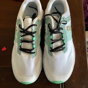 On cloud vista shoes size 9.5